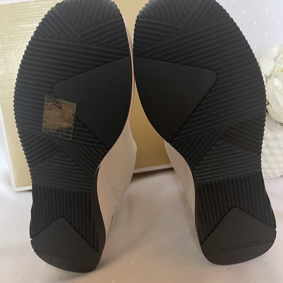 New Michael Kors Willis Stretch Knit Trainer - Picture 4 of 7